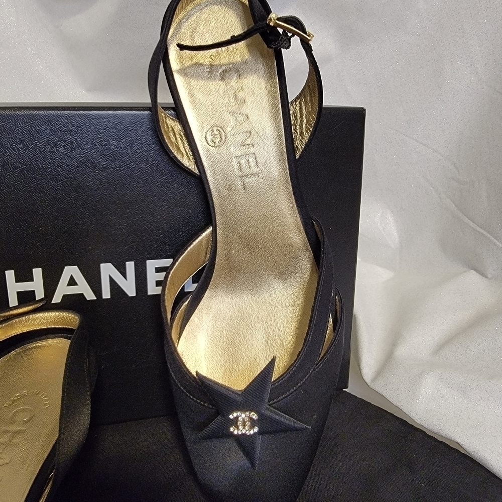 CHANEL Rare Black "Star" Sample Shoes - Picture 3 of 9